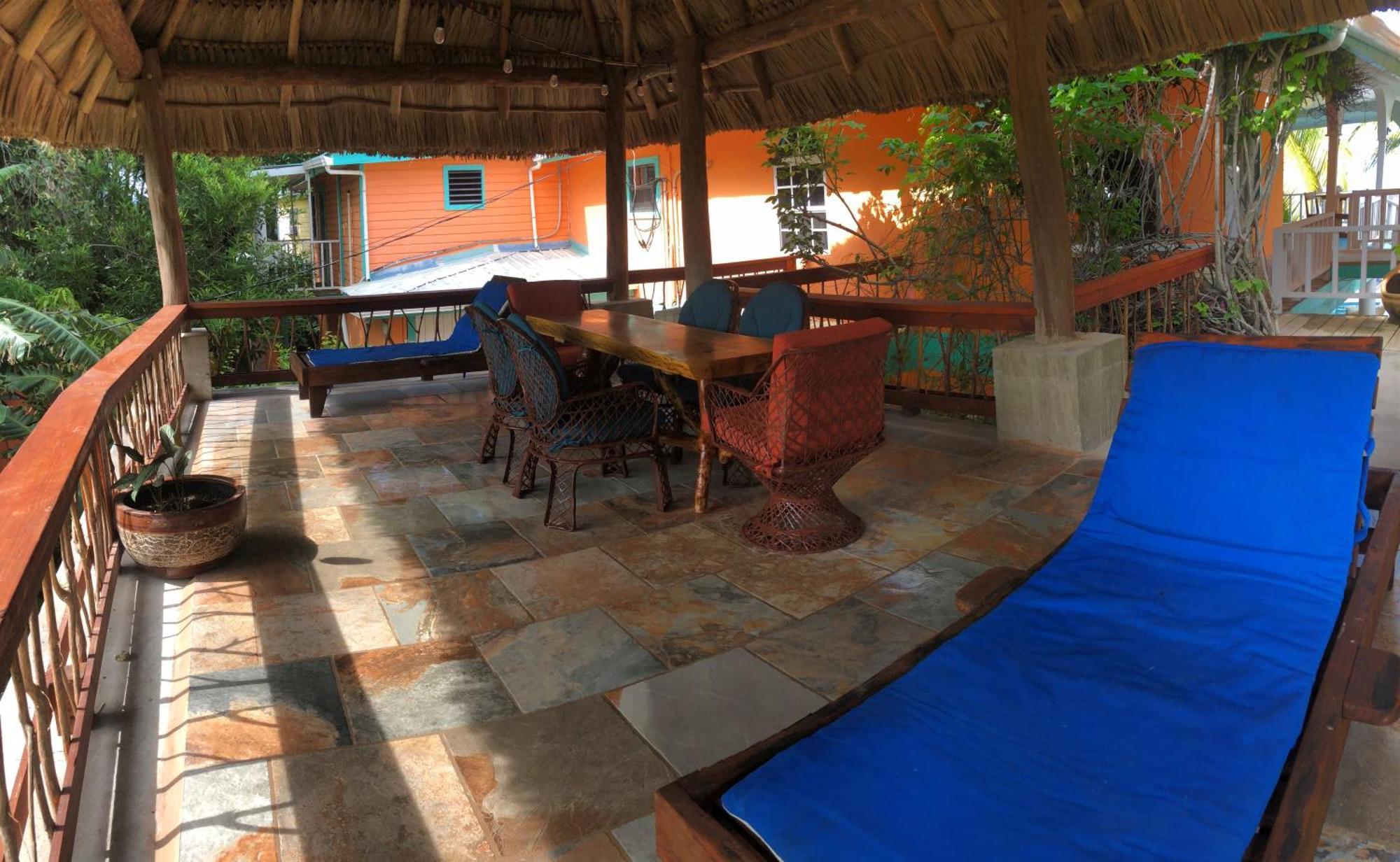 Coral Cove Inn Maya Beach Exterior photo